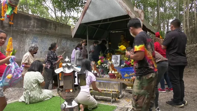 แห่ขอพรแน่นวัดร้างเมืองชุมพร