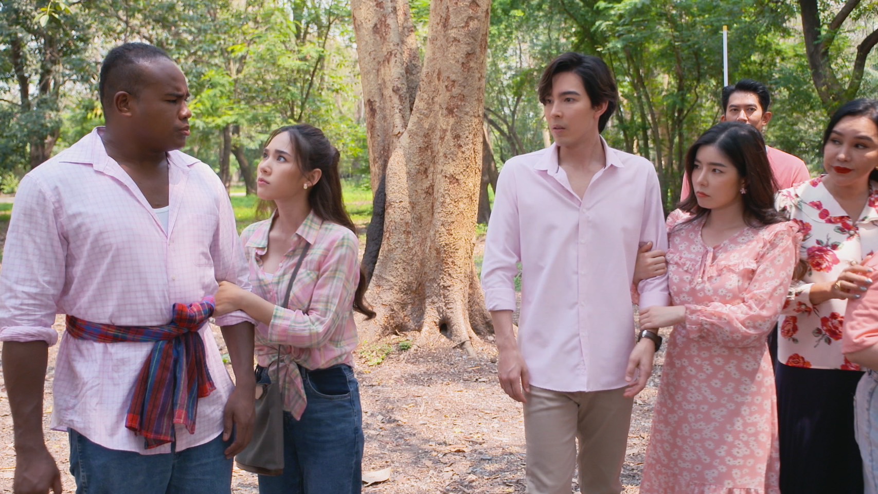  “รัศมีแข” กรี๊ดลั่น ฉันจะไม่ทน !!! โดนสาวรุกหนัก จนฝืนแอ๊บต่อไม่ไหว ใน “ผู้ใหญ่ลี ศรีบานเย็น” Ep.2 