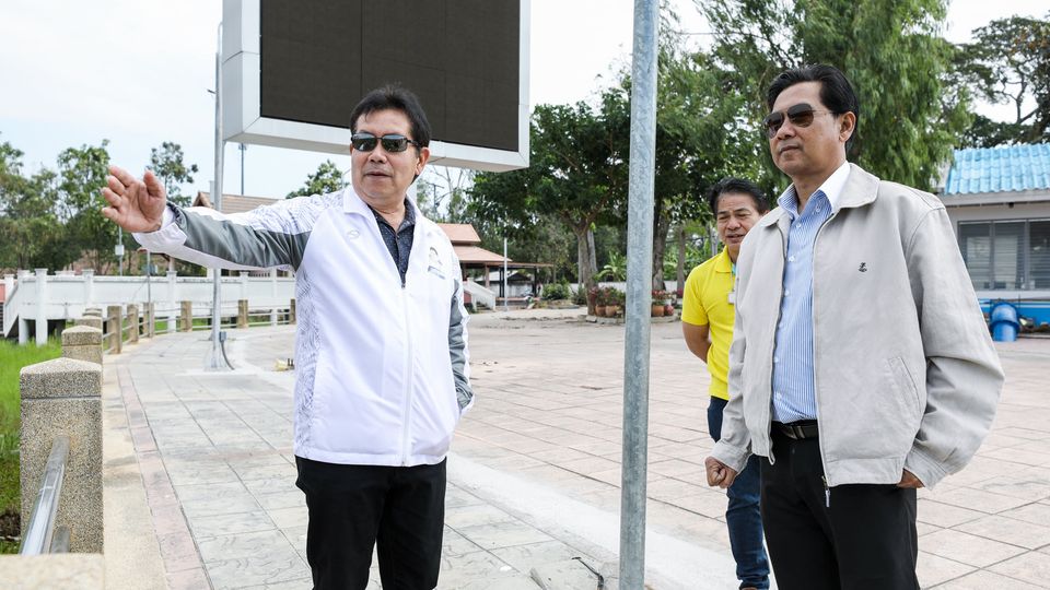 ทม.เพชรบูรณ์   เร่งกำจัดวัชพืชพร้อมหาแนวทางการพัฒนาระบบสูบน้ำประปาที่หนองนารี 