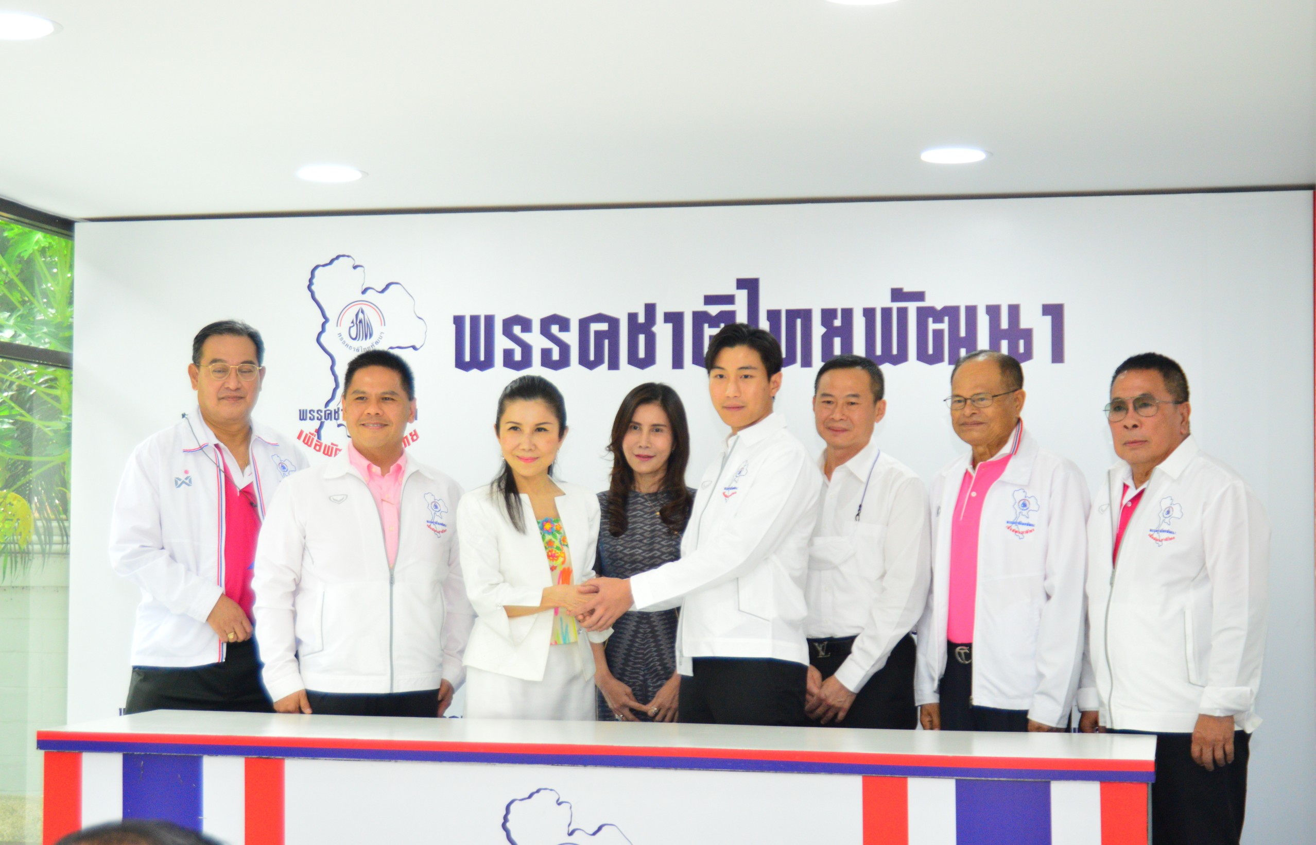 "กัญจนา" เปิดตัว "สจ.ฟิล์ม" ว่าที่ผู้สมัครส.ส.นครปฐม ย้ำบ้านหลังเล็กแต่อบอุ่น ลั่นพร้อมสู้ทุกกติกา