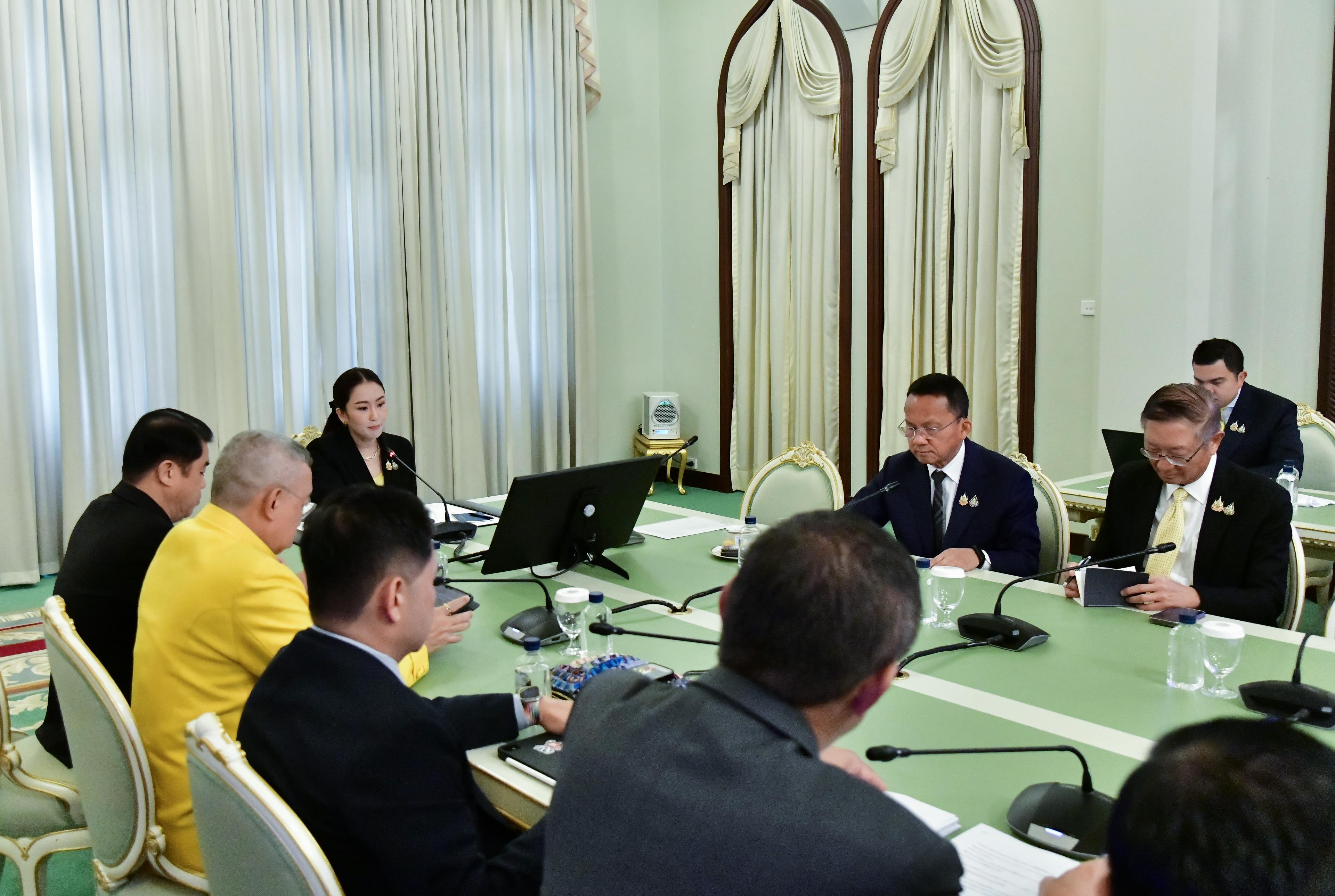 นายกฯ เรียกประชุมความปลอดภัยบนท้องถนน หลังเหตุไฟไหม้รถบัสนักเรียน เตรียมพร้อมงาน ‘UN Road Safety’