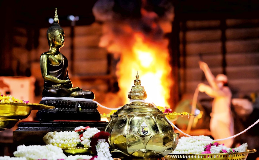 ยิ่งใหญ่! จังหวัดปทุมธานี จัดสร้าง 'ครอบน้ำทิพย์พระปทุมธรรมราช รุ่นแรก - พระปทุมธรรมราช(จำลอง)' พุทธศิลป์ที่สวยงามพุทธคุณเข้มขลัง 