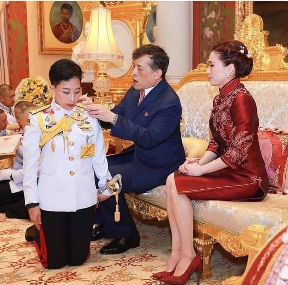 ในหลวงทรงประดับพระยศ 'พลเอกหญิง' สมเด็จเจ้าฟ้าพัชรกิติยาภาฯ 