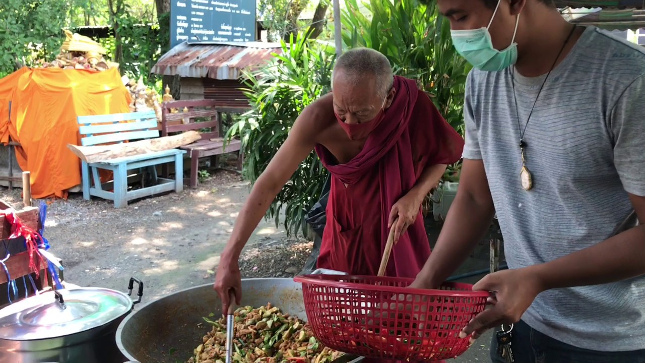 หลวงพ่อแป๊ะ วัดสว่างอารมณ์ เดินหน้าเปิดโรงทาน ช่วยชาวบ้านเต็มที่ 