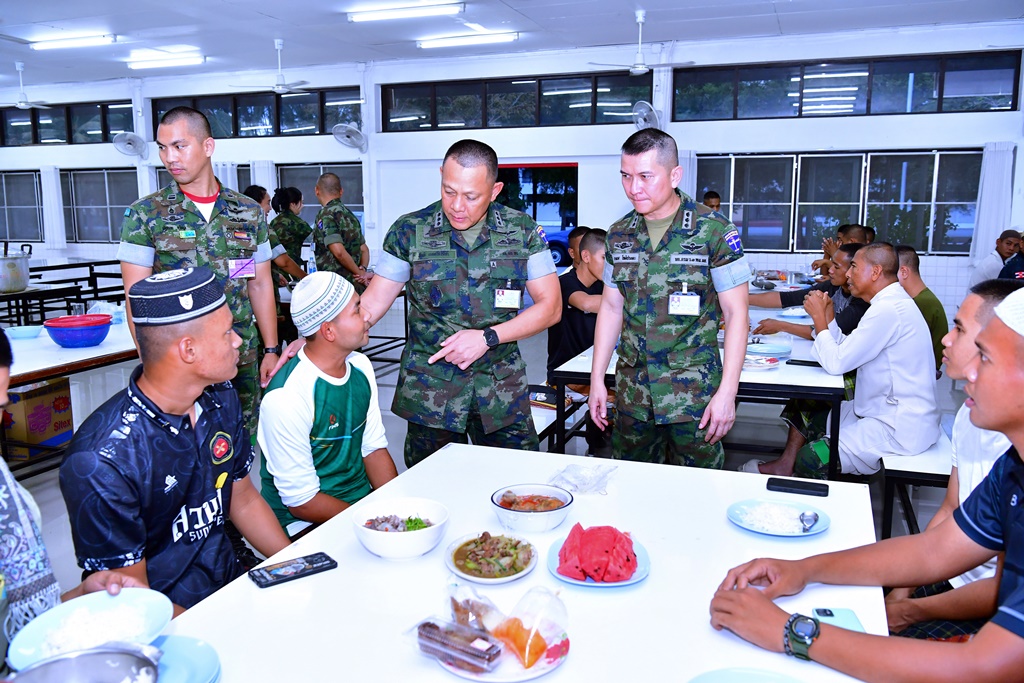 พล.นย.ค่ายจุฬาภรณ์ จัดกิดกกรรมพบปะกำลังพล และเปิดปอซอ ละศีลอด 