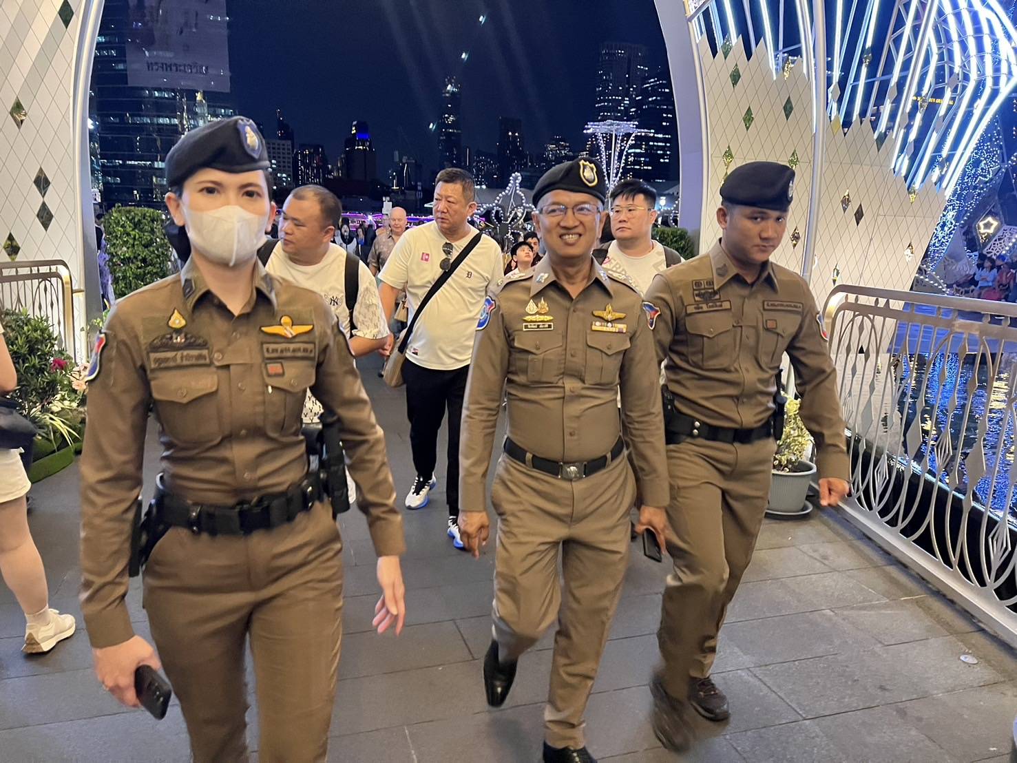 ท่องเที่ยวฝั่งธนเข้ม ดูแลรักษาความปลอดภัยและอำนวยความสะดวกให้กับนักท่องเที่ยววันฮาโลวีน