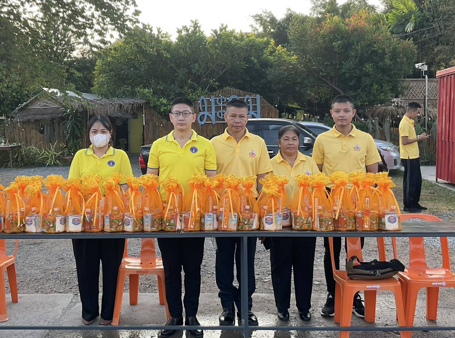 รพ.สมเด็จพระนางเจ้าสิริกิติ์ฯ ร่วมทำบุญตักบาตร เนื่องในวันวันชาติและวันพ่อแห่งชาติ 5 ธันวาคม  