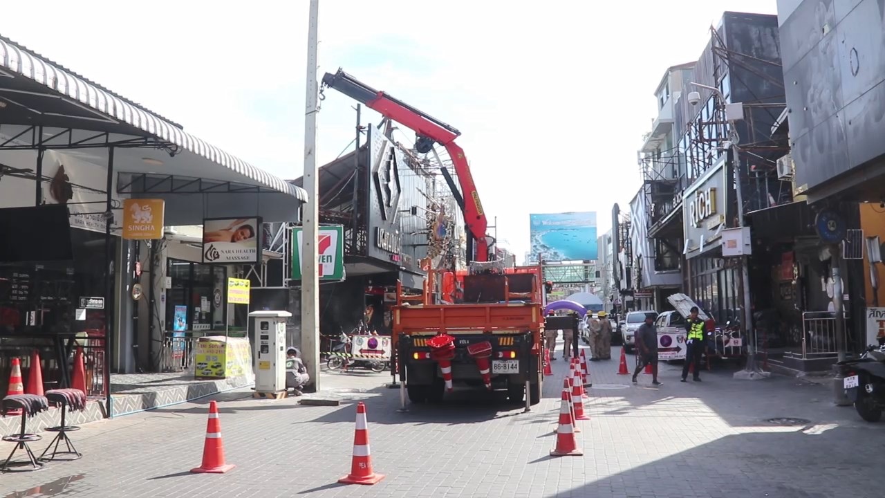 เสร็จแล้ว รื้อถอนสายไฟ-สื่อสาร-เสาไฟวอล์คกิ้งสตรีท Lot 4 หวังเสริมสร้างความเจริญเติบโตทางเศรษฐกิจ