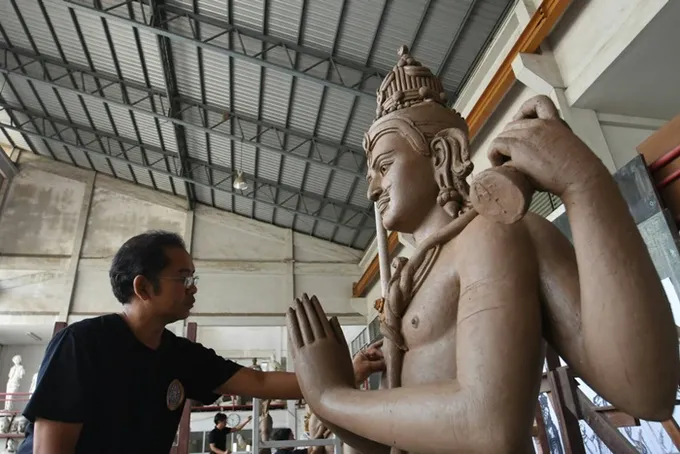 ปั้นต้นแบบงามในกายวิภาค ประติมากรรมประดับพระเมรุมาศ ร.๙