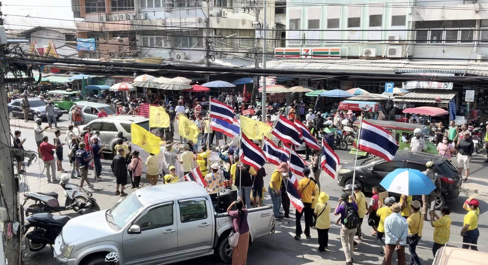 ชาวอยุธยารักสถาบันฯรณรงค์ #saveมาตรา112 ที่ตลาดเจ้าพรหม