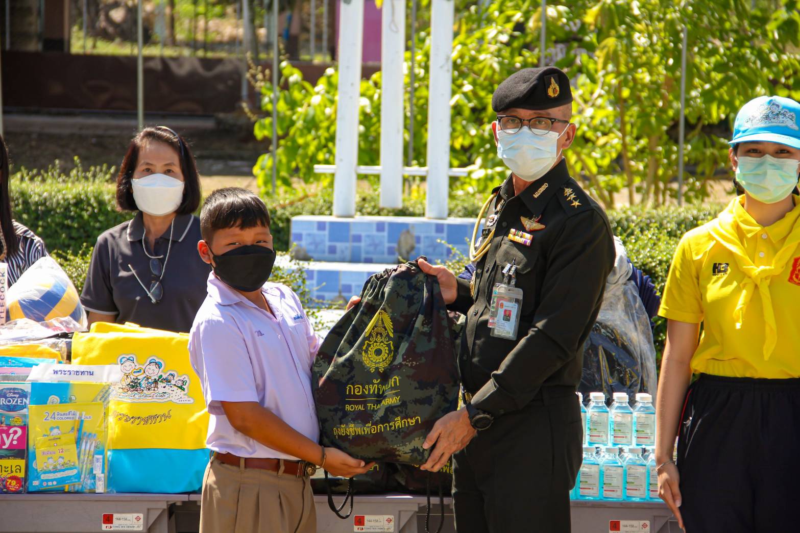 มทบ.310 มอบถุงยังชีพเพื่อการศึกษาให้นร.โรงเรียนบ้านวังน้ำเย็น  ต.นาโบสถ์ อ.วังเจ้า จ.ตาก