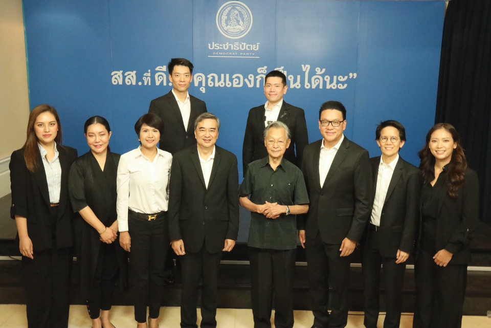 ปชป. ปลุกกรุงเทพฯ! "สกลธี" นำทัพคนรุ่นใหม่หลากอาชีพ เข้าพบ "อภิสิทธิ์-ชวน" เสนอตัวชิง สส. ชูธง "ซื่อสัตย์ สุจริต" ดึงคนคุณภาพร่วมอุดมการณ์ 