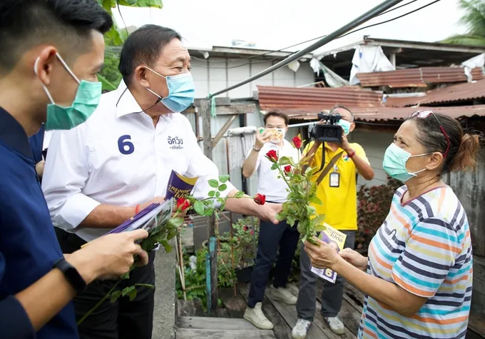 "อัศวิน" เดินสายเคาะประตูหาเสียง ชูชุมชนเข้มแข็ง ชาวบ้านต้องมีส่วนร่วมพัฒนาชุมชนใน กทม. 