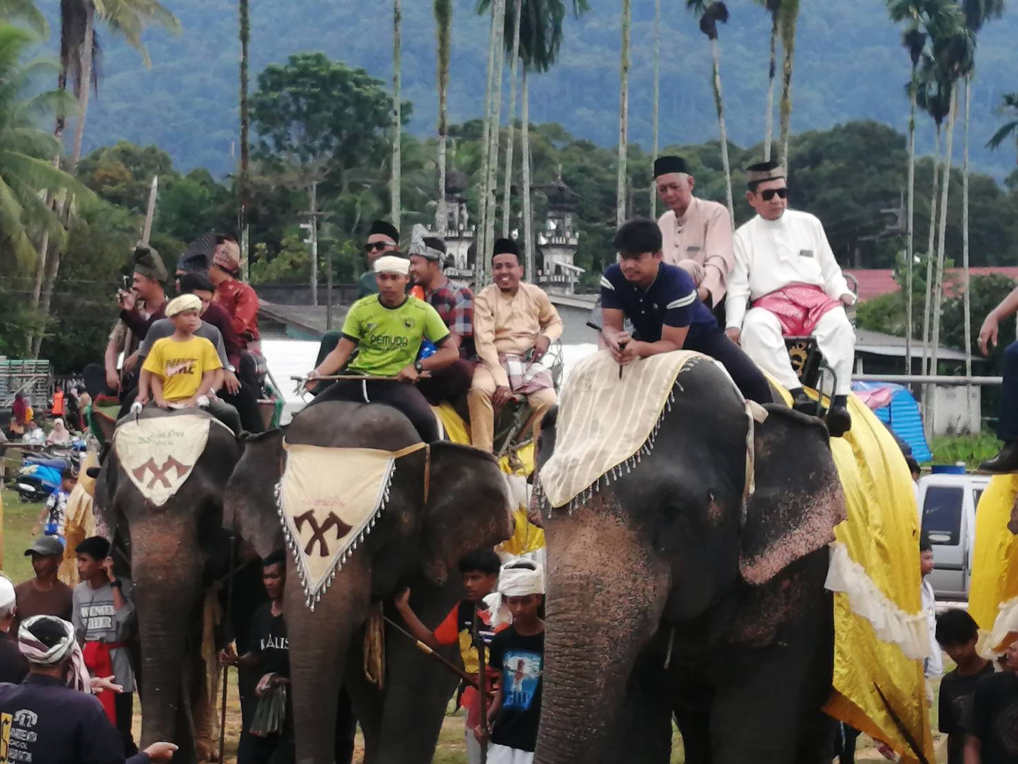 ตำบลสากอจัดขบวนแห่ช้างรับปีใหม่ฮิจเราะห์ศักราช 1444 