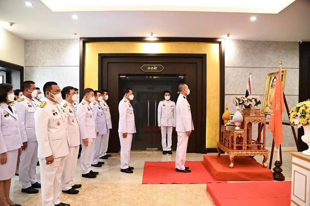 รมว.เกษตรฯ นำ ขรก. ลงนามถวายพระพร "เจ้าฟ้าพัชรกิติยาภา" ให้ทรงหายจากพระอาการประชวร