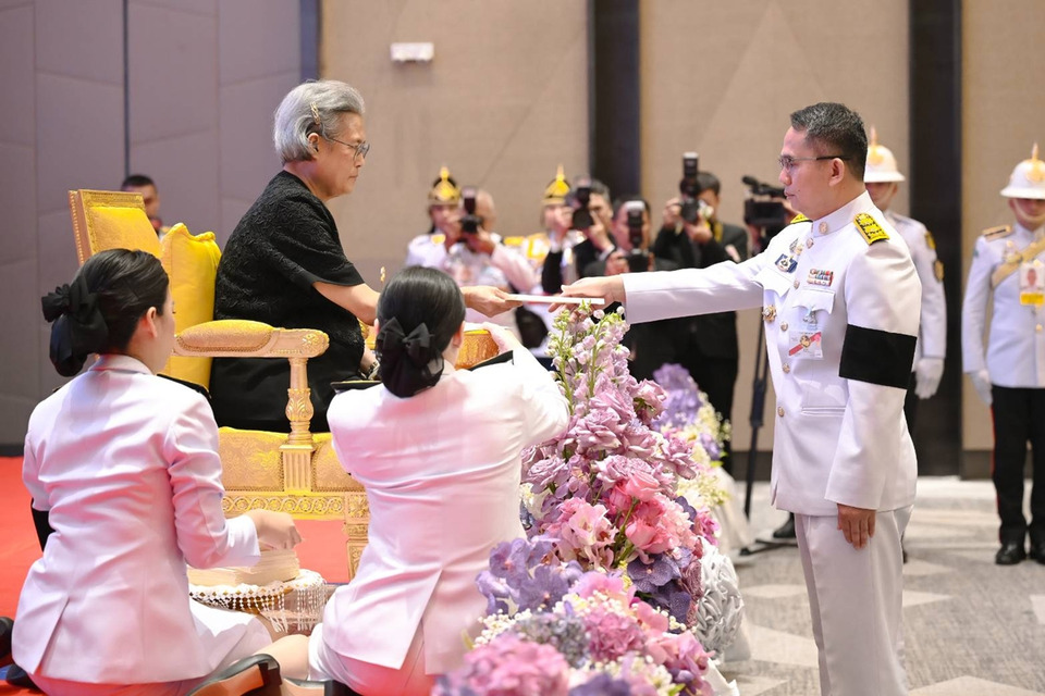 ผู้ว่าฯ-ประธานแม่บ้านมหาดไทยกาฬสินธุ์ รับพระราชทานเข็ม “พุ่มเพชร” เชิดชูผู้ทำคุณประโยชน์เพื่อเยาวชน