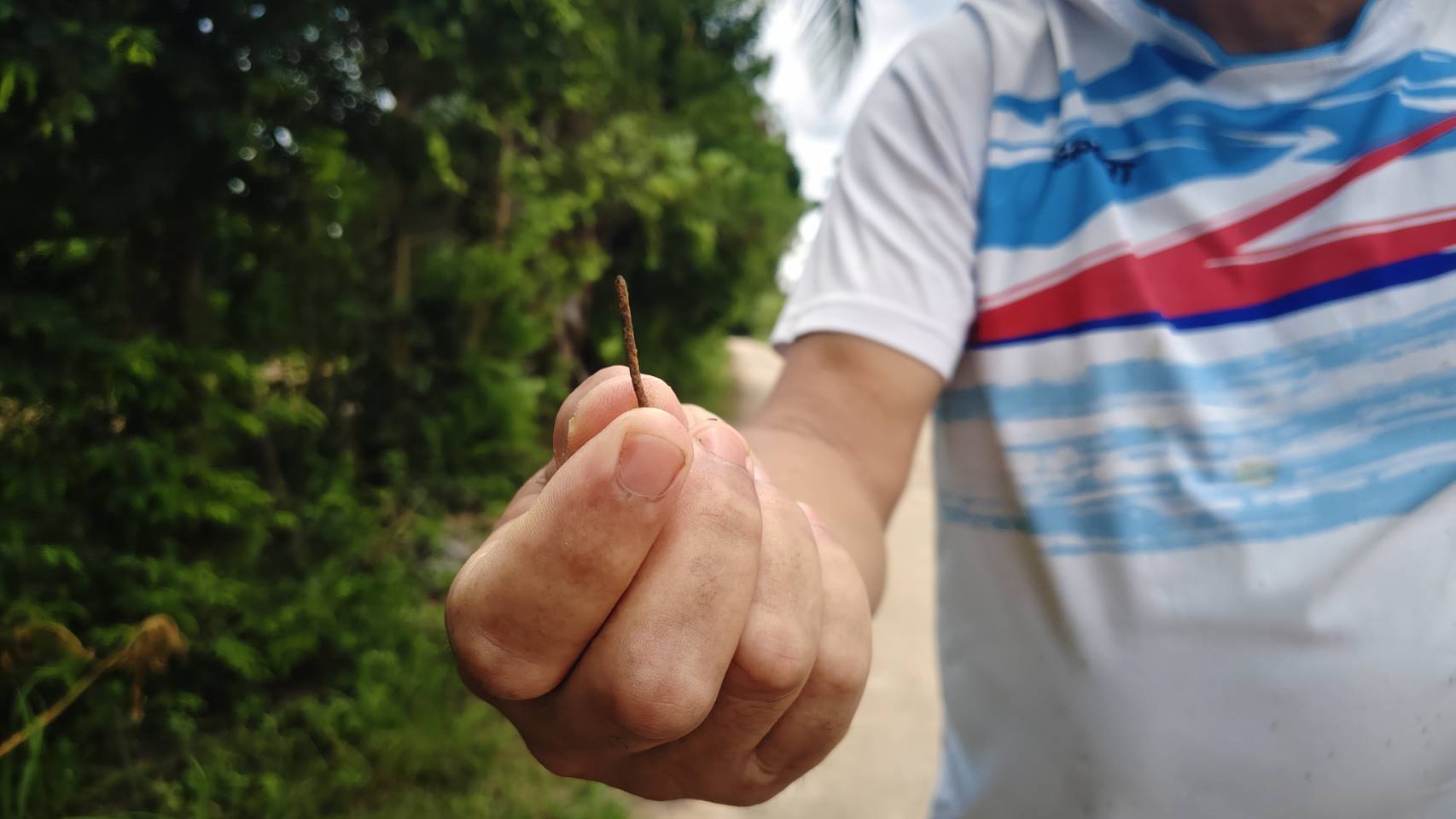 จิตใจทำด้วยอะไร! มือดีโรย ‘ตะปูเรือใบ’ เกลื่อนถนนกาฬสินธุ์ รถพังยับยกหมู่บ้าน ผวาโดนจ้องทำลาย-จี้ลากคอรับโทษ