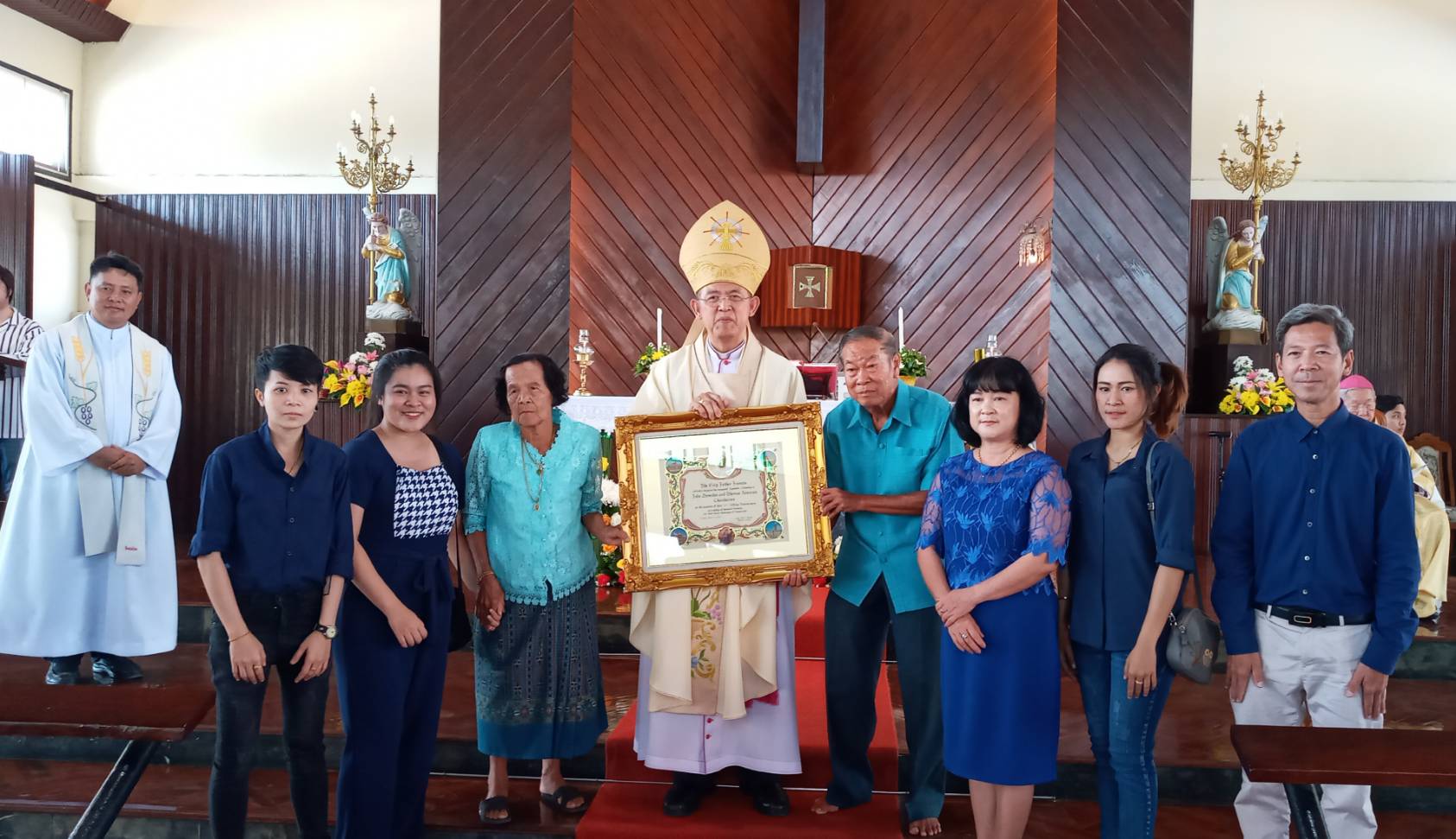 20 คู่สมรส รับใบพรจาก ประมุขแห่งคริตส์ศาสนจักรโรมันคาทอลิก