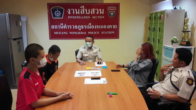 ผกก.สภ.เมืองหนองคาย นำทีมตามรวบ 2 ผู้ต้องหาหลอกญาติผู้ต้องขัง ช่วยวิ่งเต้นให้ผู้ต้องขังได้รับการพักโทษได้เร็วขึ้น