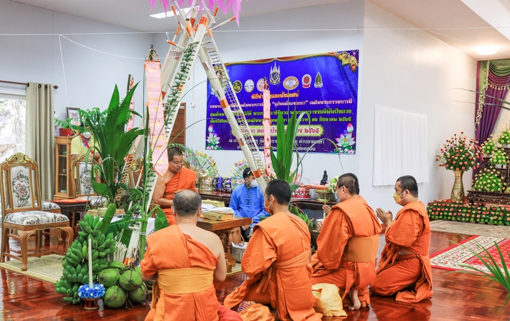 ชาวแม่ฮ่องสอน ร่วมเจริญพระพุทธมนต์ "เจ้าอาวาสวัดพระธาตุดอยกองมู" เนื่องในโอกาสเจริญอายุวัฒนมงคล ครบ 64 ปี