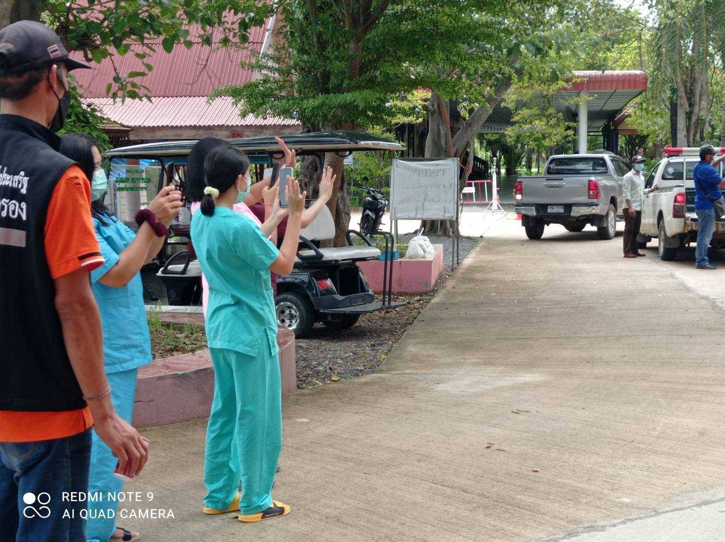ปิดจ๊อบโรงพยาบาลสนามสามร้อยยอด ส่งผู้ป่วยโควิดล็อตสุดท้ายกลับบ้าน
