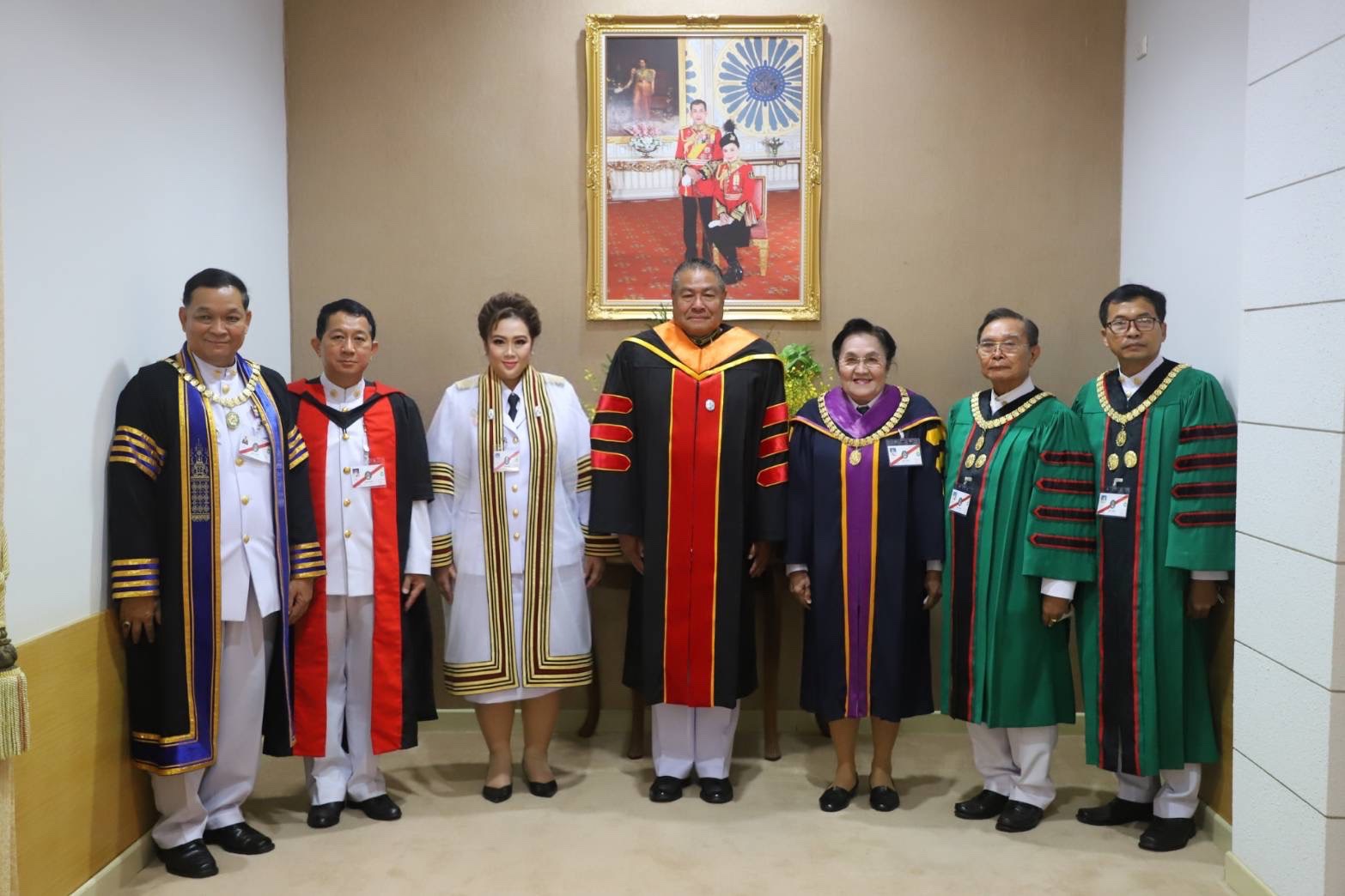 “ศุภมาส” ปฏิบัติภารกิจแรกในฐานะ "รมว.อว." ในพิธีพระราชทานปริญญาบัตร ม.ราชภัฏเขตภาคตะวันออกเฉียงเหนือ จ.สกลนคร