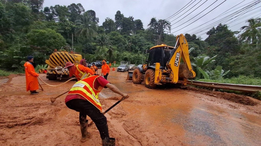 แขวงทางหลวงยะลา เตรียมรับมือสถานการณ์ดินถล่ม หินร่วง ห้วงฝนตกหนักนี้ 