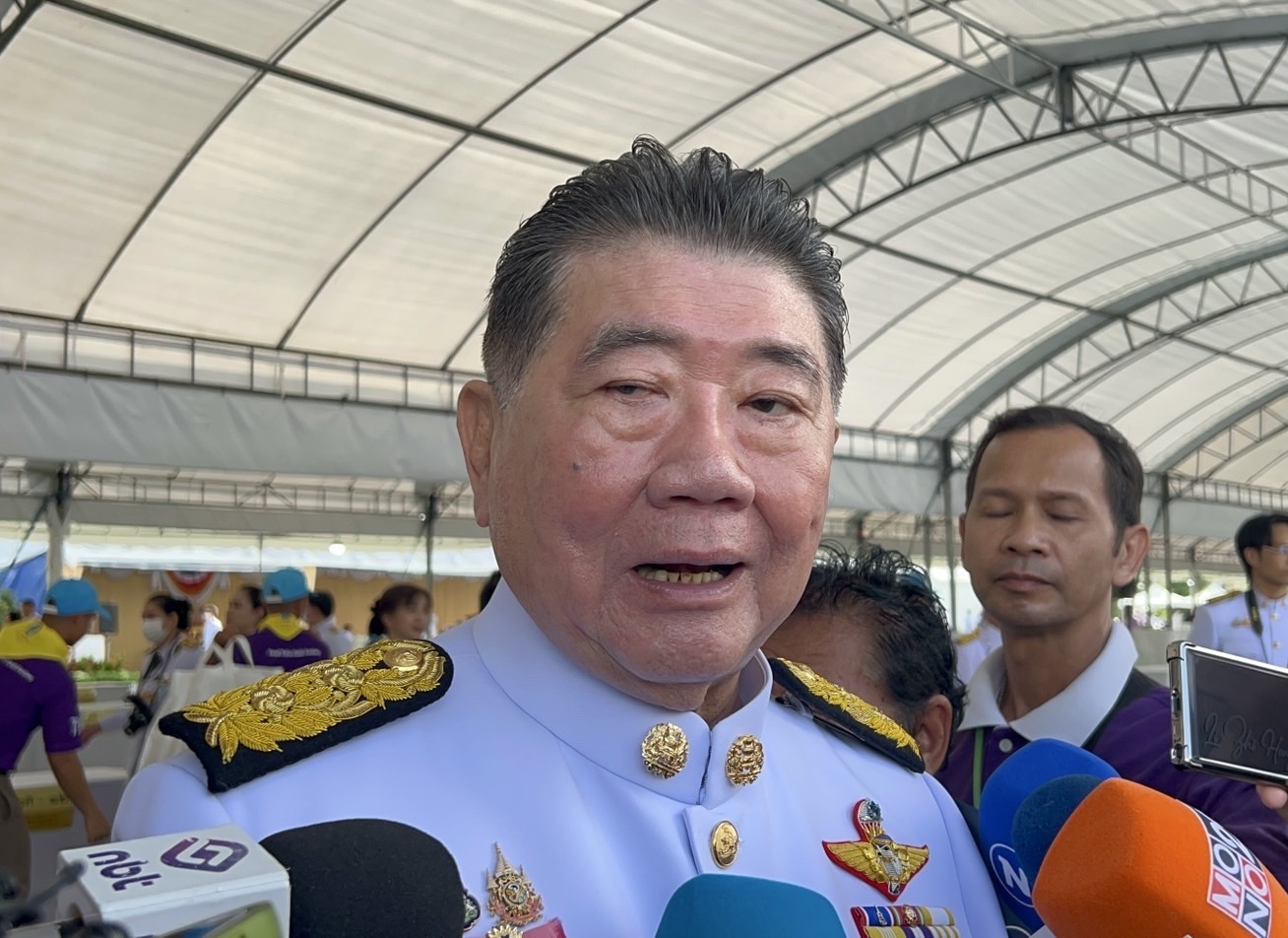 "ภูมิธรรม" เผยไม่มีสัญญาณปรับครม. แจง อยู่ที่ "นายกฯ" ตัดสินใจ เผย รมต.ไม่หวั่นไหว ยังทำงานเต็มที่ เชื่อ ขรก.ไม่เกียร์ว่าง 
