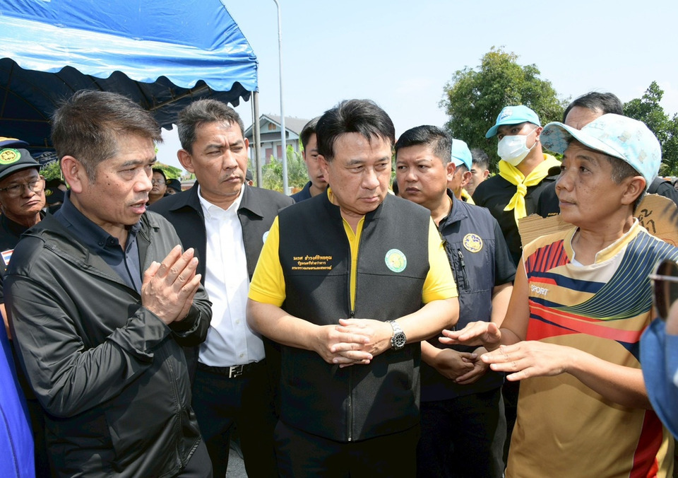 “รมช.นเรศ” ติดตามน้ำท่วมลุ่มเจ้าพระยา สั่งกรมชลฯ เร่งระบายน้ำ–บูรณาการทุกหน่วยช่วยประชาชน