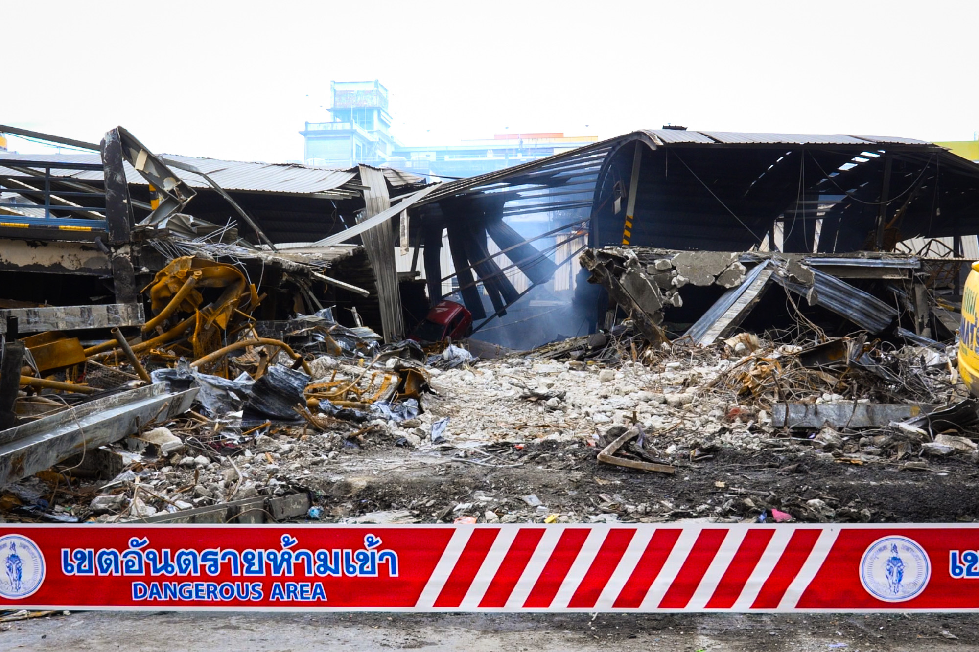สูดหายใจเต็มปอด! กทม. อัปเดตด่วน ผลพิษเพลิงไหม้ ‘คลองถมเซ็นเตอร์’ ฝุ่น-สารเคมีดิ่งลงแล้ว ยันไม่กระจายวงกว้าง