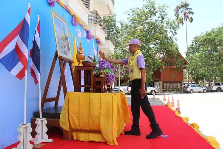 ผู้การตำรวจแพร่จัดจิตอาสาปรับปรุงภูมิทัศน์เนื่องในโอกาสวันเฉลิมพระชนมพรรษาสมเด็จพระราชินี 