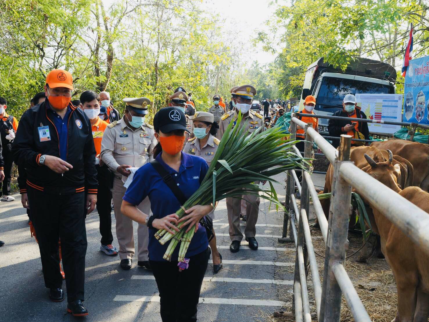 อธิบดีกรมปศุสัตว์ ร่วมเฝ้ารับเสด็จฯ สมเด็จพระเจ้าลูกเธอ เจ้าฟ้าพัชรกิติยาภาฯ ทรงเยี่ยมราษฎรที่ประสบอุทกภัยจังหวัดนครศรีธรรมราช 