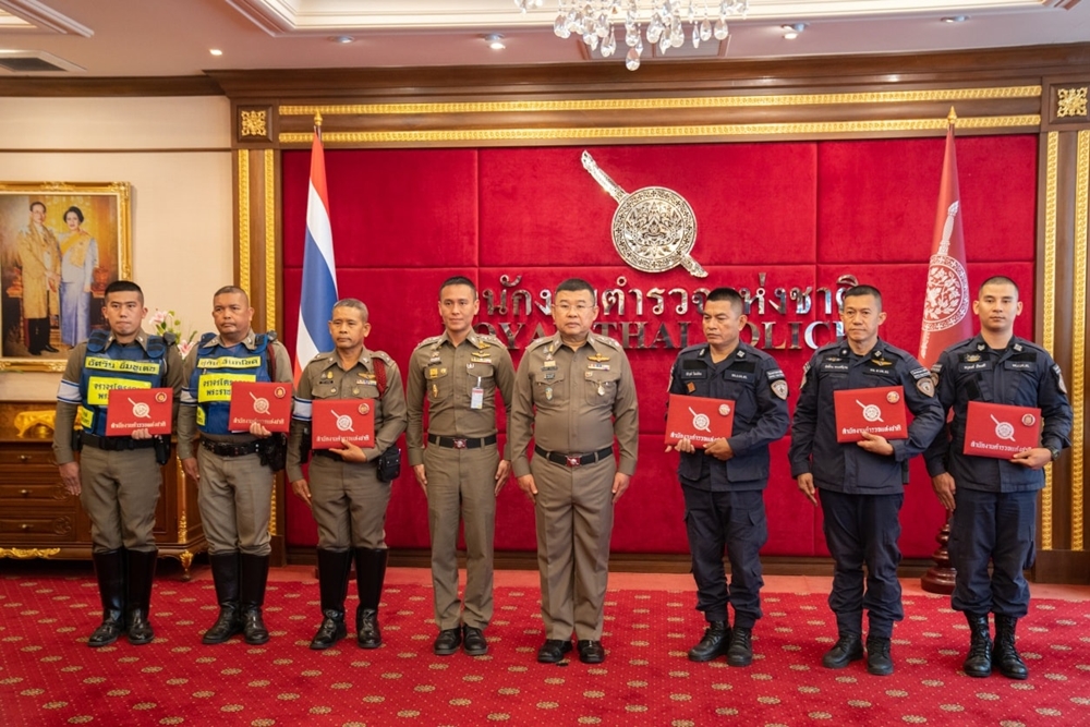 ทำดีทุกวัน!! ผบ.ตร. ชื่นชม ตร.จราจรโครงการพระราชดำริ ช่วยเด็กป่วยส่ง รพ.