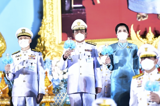 นายกฯ และภริยา จุดเทียนถวายพระพรชัยมงคล เฉลิมพระชนมพรรษาสมเด็จพระบรมราชชนนีพันปีหลวง