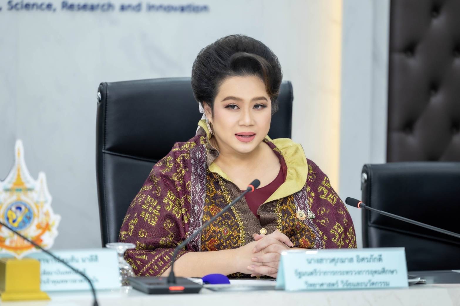 “รมว.ศุภมาส” ขอความร่วมมือเปิด รร.สาธิต ให้ผู้ปกครองนำเด็กมาฝากได้ ย้ำห้ามทำกิจกรรมกลางแจ้ง