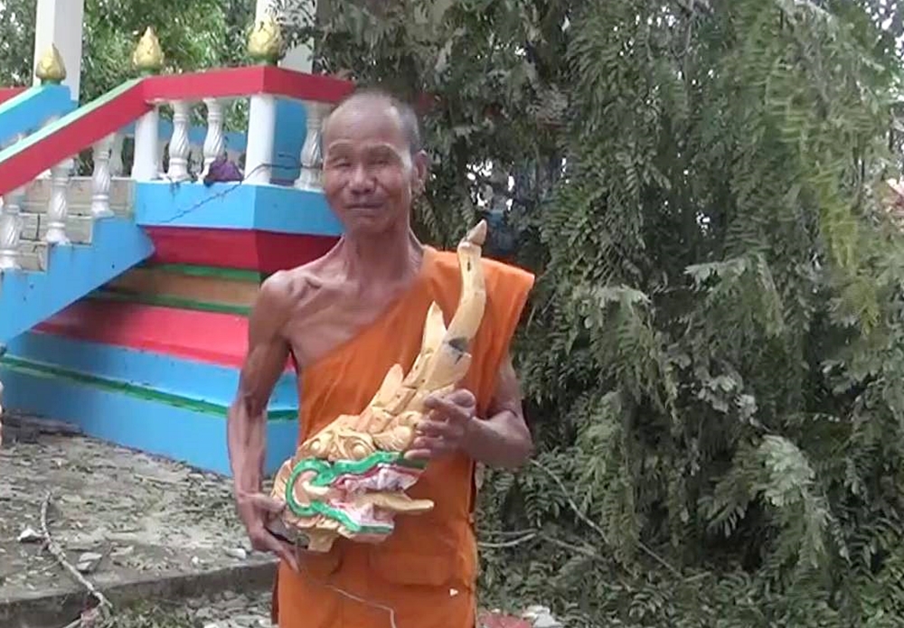 พายุหมุนถล่มบุรีรัมย์​!! เศียรรูปปั้นพญานาคขาด "หลวงพ่อสระเกษ" หวั่นลางร้าย​เตรียมทำพิธีปัดเป่าสิ่งไม่ดี