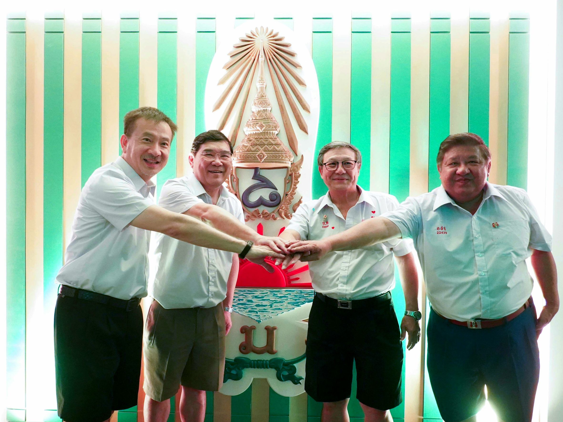 เทพศิรินทร์ฯ เจ้าภาพจัดงานสังสรรค์ผู้บริหารสมาคมนักเรียนเก่าและศิษย์เก่าจตุรมิตร “Back to school เลิกเรียน หนีเที่ยว ไปเฟี้ยวดิสโก้”