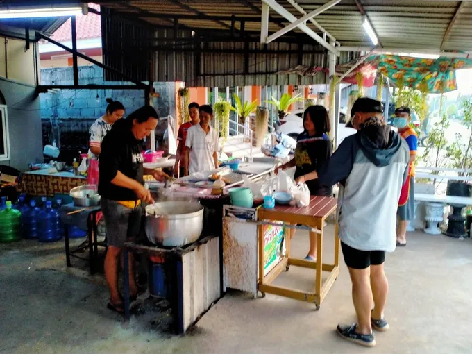 สภาพอากาศเป็นใจคนแห่ซื้อข้าวเปียกเส้น ของดีเมืองท่าบ่อสร้างรายได้งามวันละเกือบ 4 พันบาท