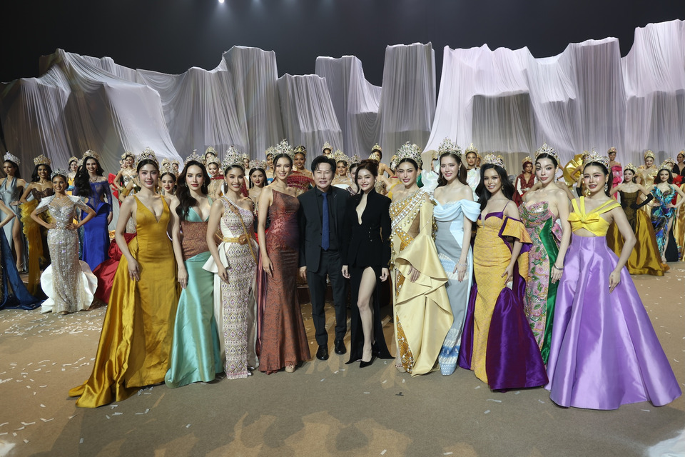 “บอสณวัฒน์-อิงฟ้า” เปิดฉากการประกวด Miss Grand Thailand 2026 ยิ่งใหญ่  โชว์ “ชุดไทยประยุกต์” สวยอลัง