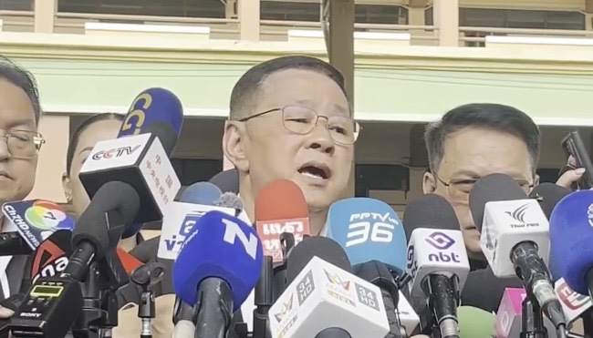 รมว.ศึกษาฯ ลงพื้นที่เทพศิรินทร์ นนทบุรี สั่งเยียวยาเหตุกราดยิง-ยกระดับคุมเข้มอาวุธ