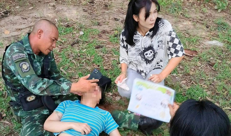 ฮีโร่ตัวจริง! ทหาร ร.29 พัน.3 ช่วยสาวรมควันในรถยนต์ทันเวลา รอดชีวิตปลอดภัย