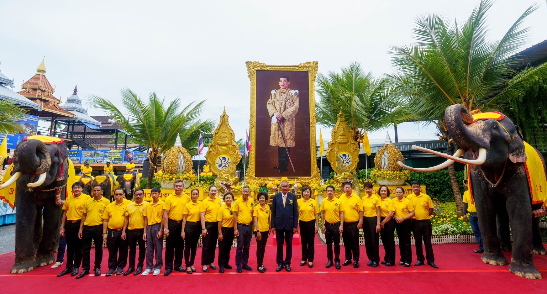 ชลบุรี จัดพิธีเจริญพระพุทธมนต์ ทำบุญตักบาตรถวายเป็นพระราชกุศล เฉลิมพระเกียรติ ในหลวง