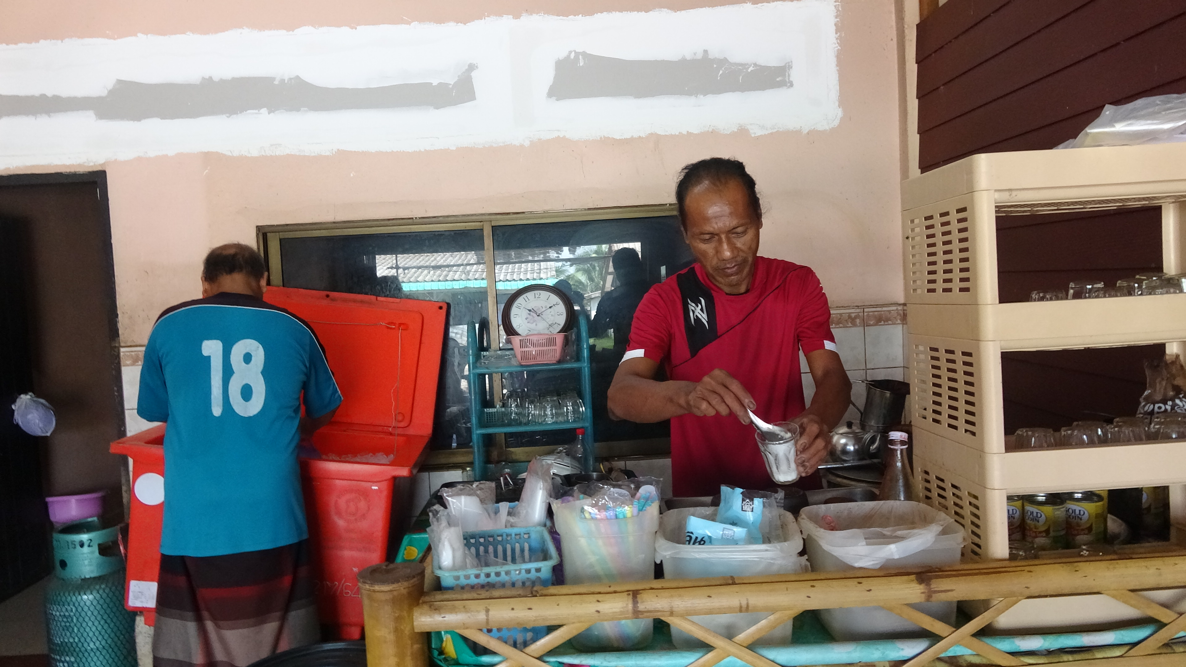 สตูลเปิดวาร์ปกาแฟในตำนาน 56 ปีราคาเริ่มต้น 5 บาทชาเย็นถุงบิ๊กไซส์ทานได้จุกๆ 2 คน 
