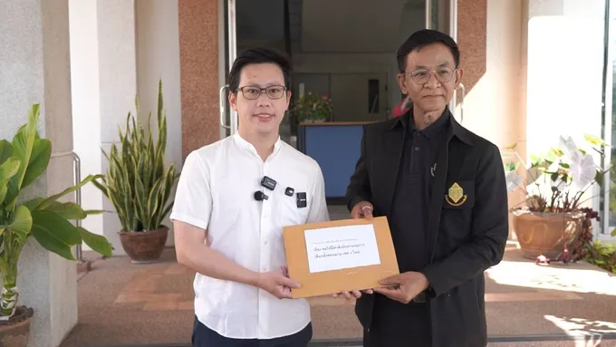 คนขอนแก่นบุก กกต. จี้นับคะแนนใหม่ เขต 3 ผู้สมัคร สส.พรรคประชาชนชี้พิรุธบัตรเขย่ง