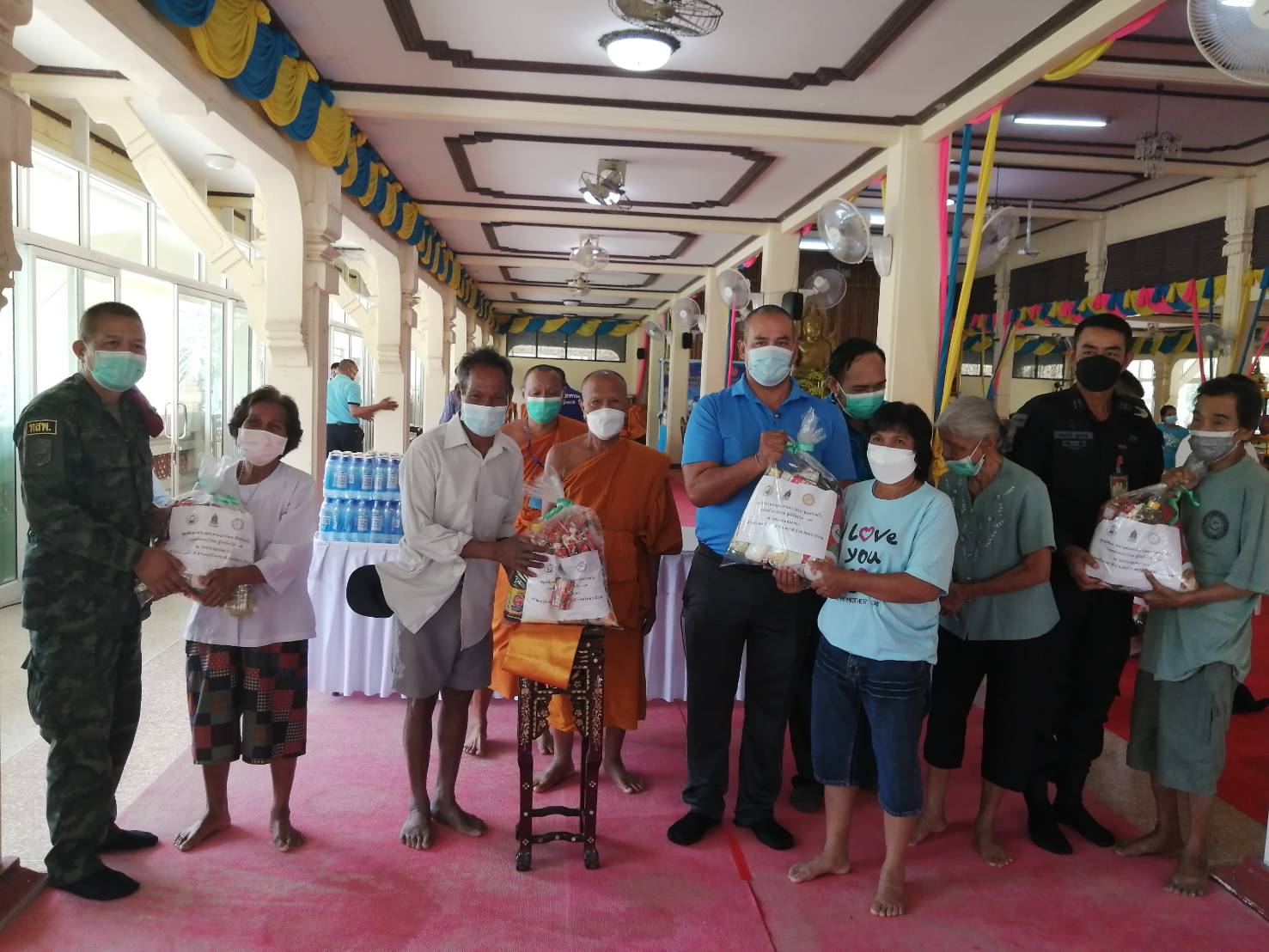 สำนักงานวัฒนธรรมนราธิวาส กิจกรรม “ปันน้ำใจ คนไทย ไม่ทิ้งกัน” ภายใต้โครงการศูนย์ศึกษาพระพุทธศาสนาวันอาทิตย์ร่วมใจ รวมพลังบวรไทย สู้ภัยโควิด