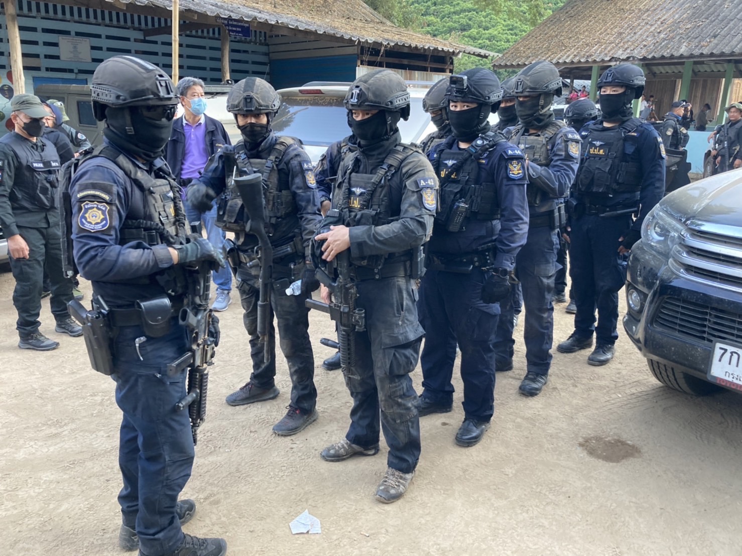 ป.ป.ส. ส่งทีมอินทรีย์ 19 พร้อมรถหุ้มเกราะกันกระสุน  สนับสนุนไล่ล่าคนร้ายยิงตร.