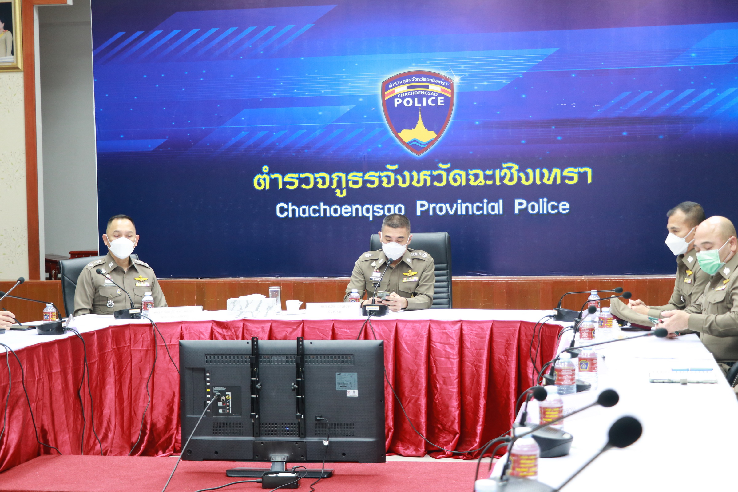 ผบช.ภ.2 ลงพื้นที่ติดตามคดีหนุ่มเพี้ยนยิง ตร. ก่อนเข้าเยี่ยมให้กำลังใจผู้บาดเจ็บ
