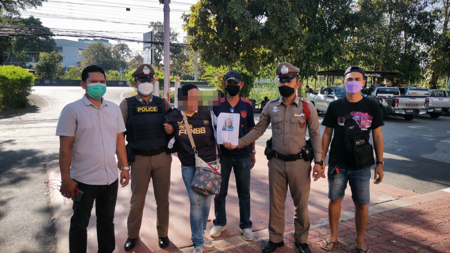 สืบสองห้อง รวบสาวเอเย่นจัดหานักฟุตบอล ปลอมเอกสารรับรองของสมาคมฟุตบอลฯ ซื้อขายนักเตะ
