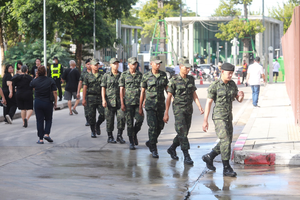 พรึ่บ ! "กำลังพล" ทยอยใช้สิทธิ์เลือกตั้ง "ผู้ว่าฯกทม.-ส.ก." ที่เขตดุสิต 