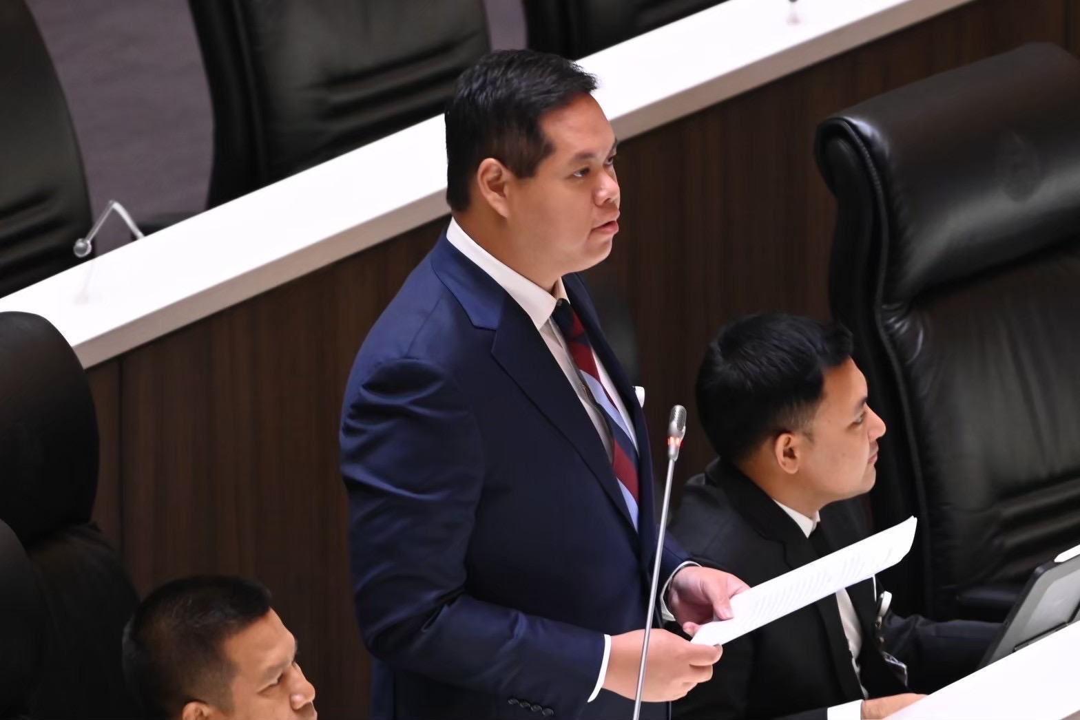 “สรรเพชญ” ซัดรัฐบาลกู้เงินสูงสุดประวัติการณ์ หวั่นก่อหนี้ก้อนใหญ่ในอนาคต 